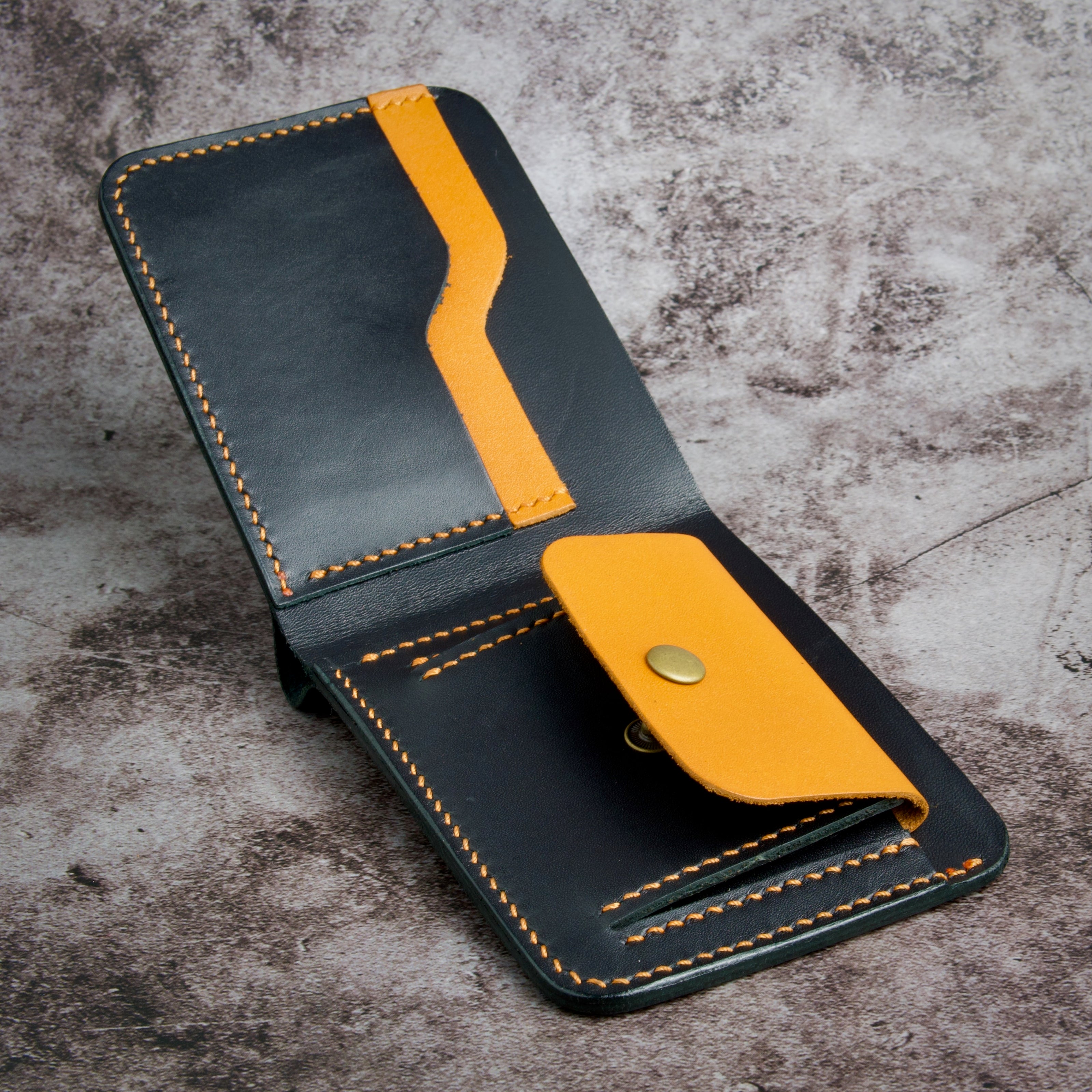 Classic Slim Bi-Fold Wallet | Hunza Fold
